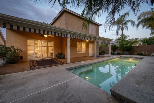 Building Photo - Impressive 4 Bedroom 2.5 Bath home with Po...