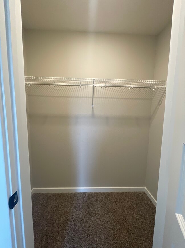 Building Photo - 671 N Jozlynn Ave