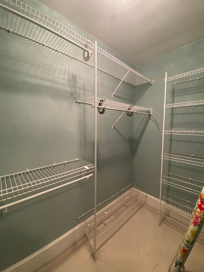 Building Photo - Beautiful 3 BR/2.5 BA Waterfront Home on Trent River!