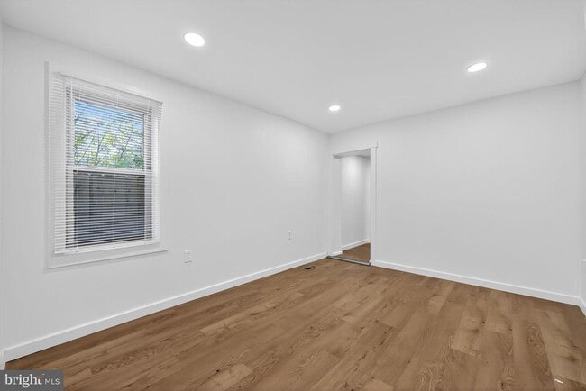 Building Photo - 2239 W Oxford St