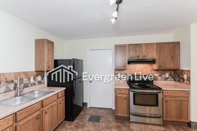 Building Photo - 13918 Villa Camino