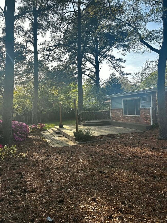 Building Photo - 339 Thole St