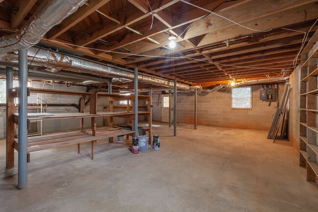 Building Photo - Spacious 4bd/2.5ba Ranch w/ Two-Car Garage & Large Basement and Screened Porch!