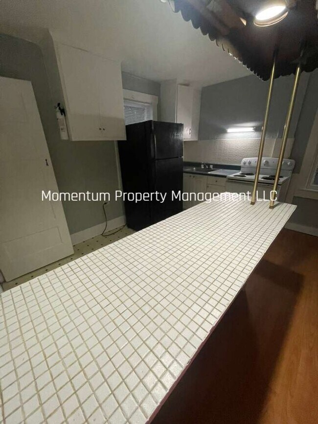 Building Photo - Beautiful One Bedroom One Bath- AVAILABLE FOR IMMEDIATE MOVE IN!!