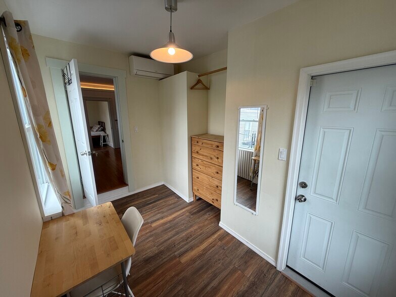 Building Photo - 10 Fulkerson St