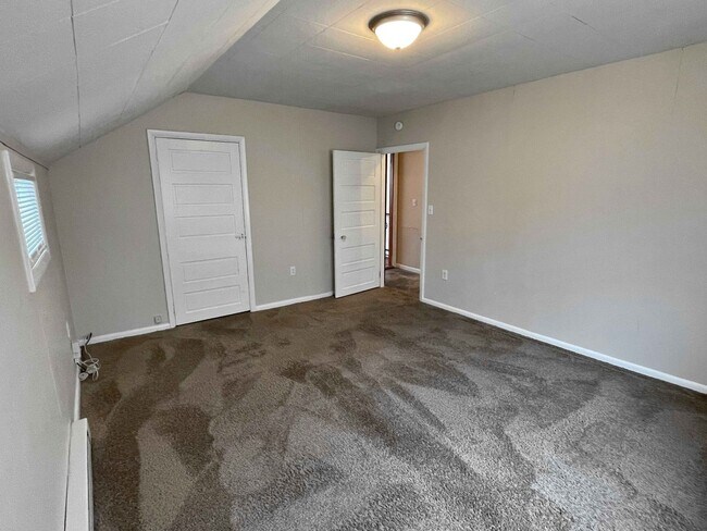 Building Photo - 3553 Maple St