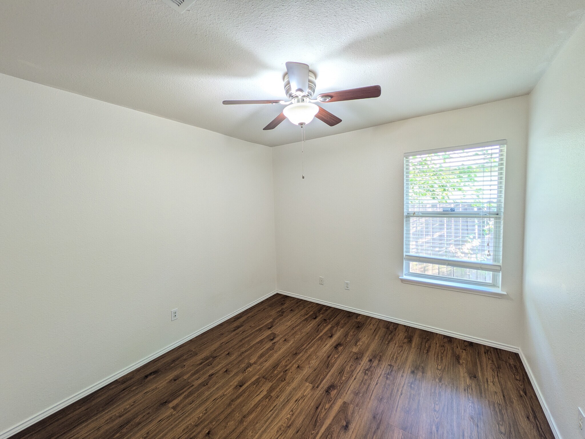 Building Photo - 133 Carolyns Way