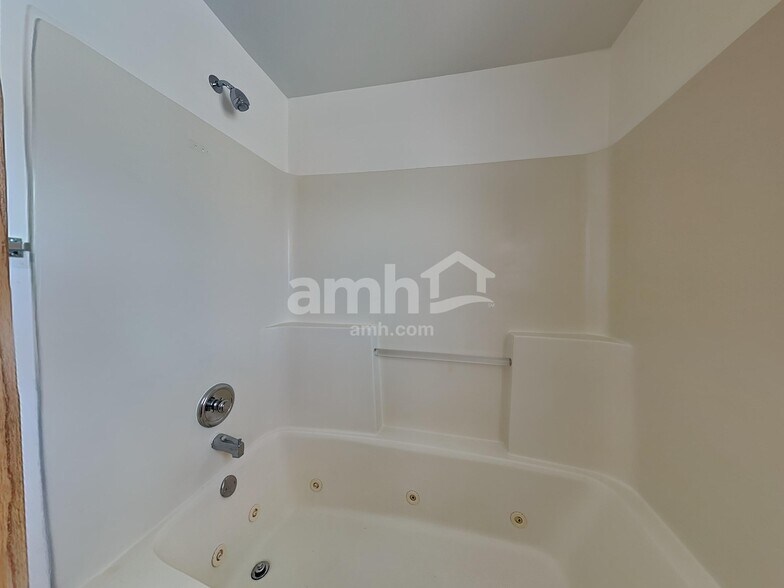 Building Photo - 6511 Benich Ln