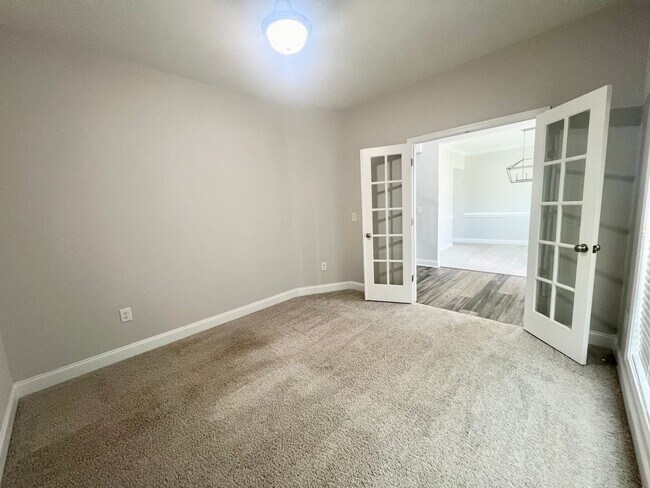 Building Photo - Stunning 4BR 3BA Home in Colfax