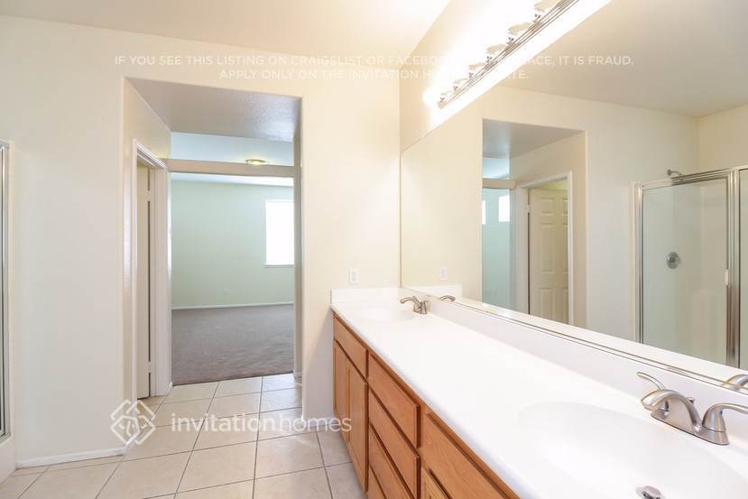 Building Photo - 2720 S Cherry Ave