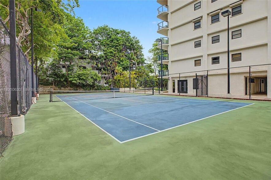 Building Photo - 2575 Brickell Bay Dr