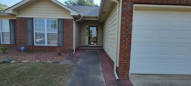Building Photo - 4 Bedroom/ 2 Bath Home close to Fort Benning