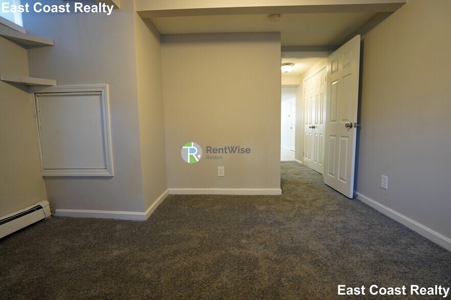 Building Photo - 21 Linden St