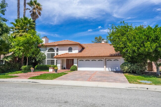 Building Photo - 5627 Middle Crest Dr