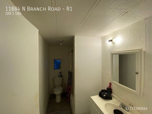 Building Photo - 11884 N Branch Rd