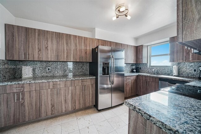 Building Photo - 5101 Collins Ave