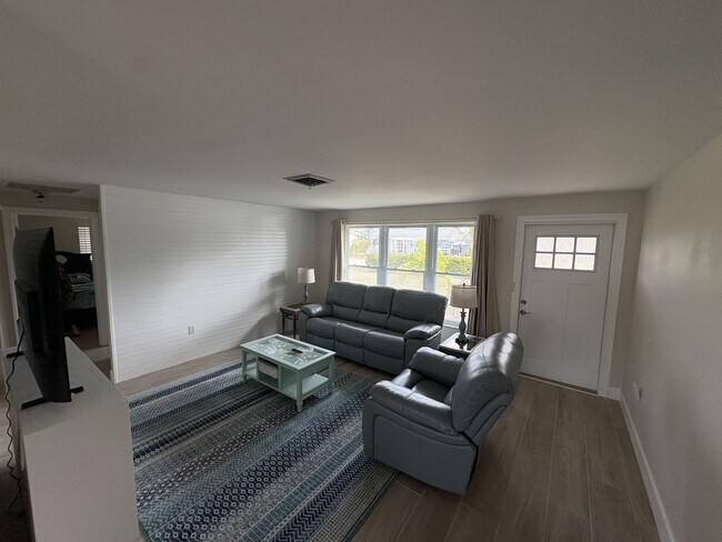 Building Photo - 510 Pine Rd