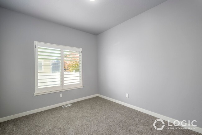 Building Photo - Beautiful Home in Midvale!