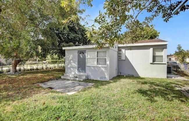 Building Photo - 2552 Wiley St