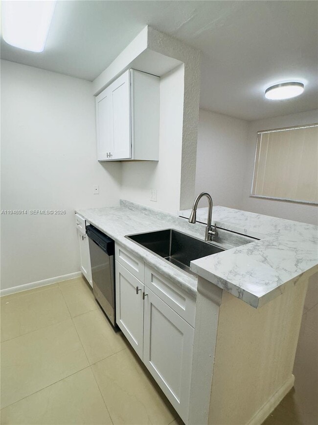 Building Photo - 2851 N Oakland Forest Dr