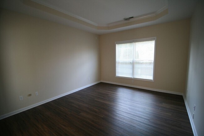 Building Photo - Willow Bend Home. 1st Floor Primary Bedroo...