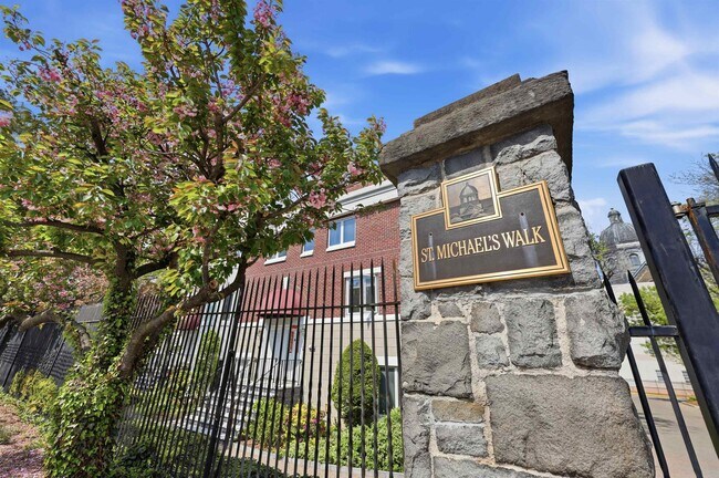 Building Photo - 215 St Michaels Walk