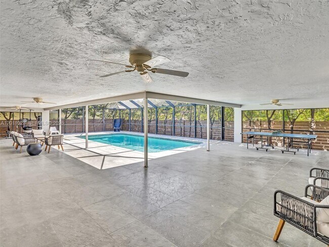 Building Photo - 840 S Southlake Dr