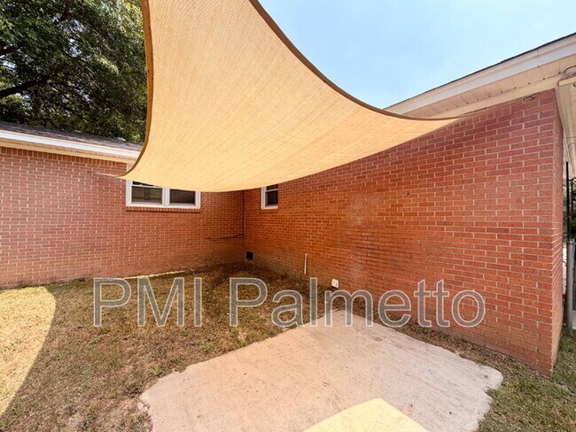 Building Photo - 1727 Sandra Dr