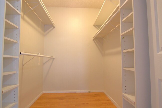 Building Photo - 1440 N Pass Ave