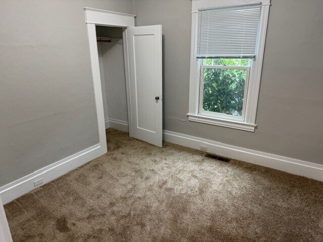 Building Photo - 300 Brown St