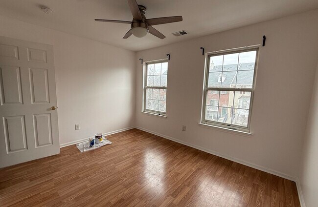 Building Photo - 17 Mulberry St