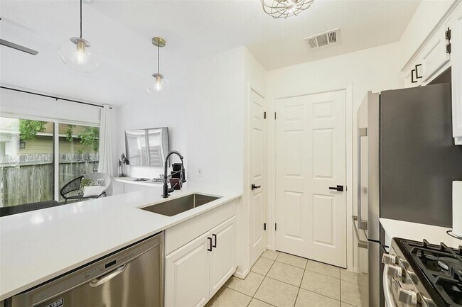 Building Photo - 3605 Leafield Dr