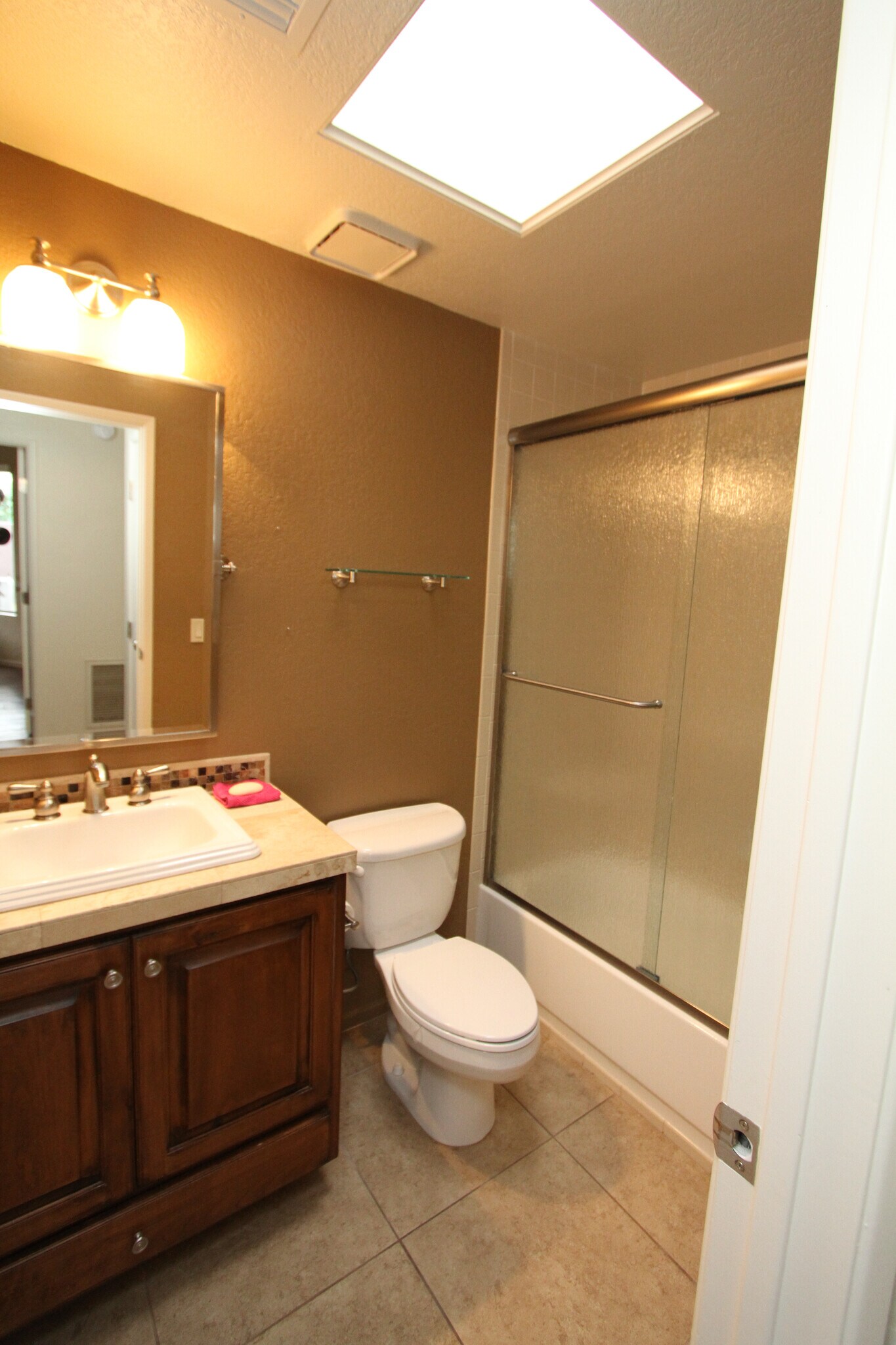 Hall bathroom - 5557 N Mica Mountain Dr