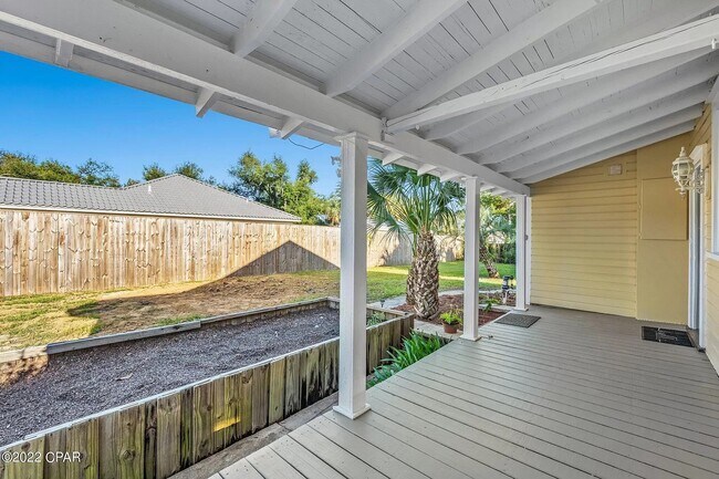 Building Photo - 418 Massalina Dr