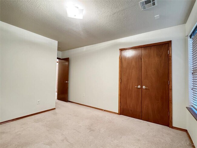 Building Photo - 14021 Harvest Cir