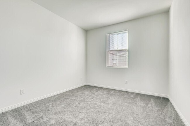 Building Photo - 2020-Built 3 Bedroom Beauty in the Heart of Henderson!