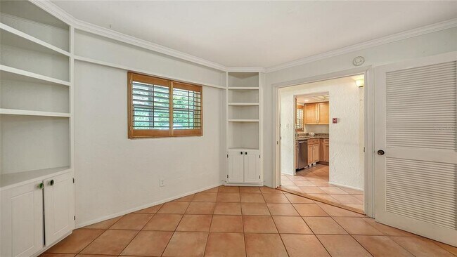 Building Photo - 1650 Pine Tree Ln