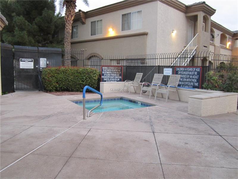 Building Photo - 3400 Cabana Dr