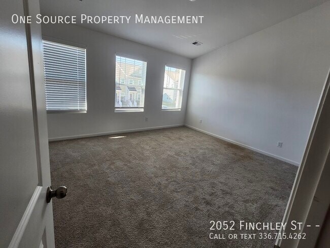 Building Photo - 2052 Finchley St