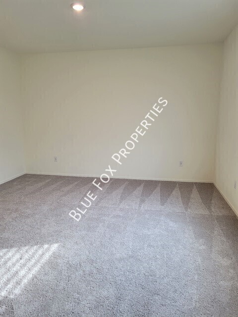 Building Photo - 5525 W Lazy Farm Dr