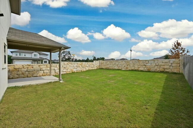 Building Photo - 105 Munk Ln