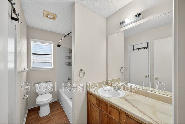 Building Photo - 309 Meadow Dr