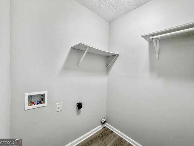Building Photo - 9047 Hamilton Ct
