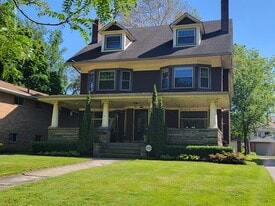 Building Photo - 9725 Lake Ave