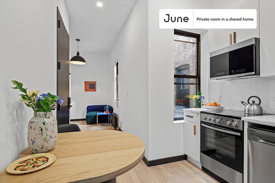 Building Photo - Room in Shared 3 bed/3 bath home