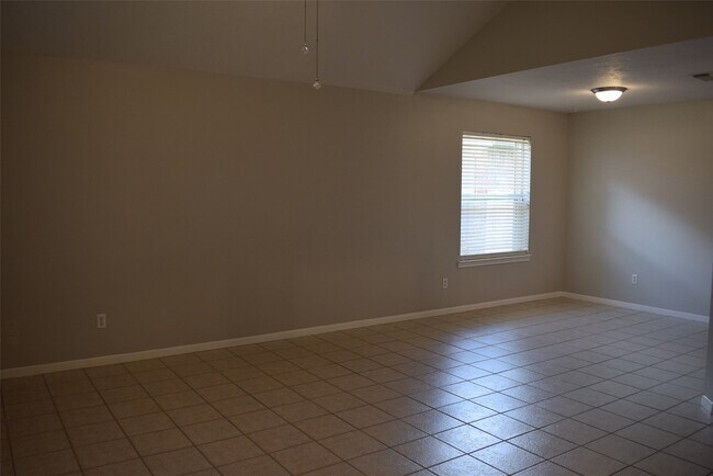 Building Photo - 18130 Beaverdell Dr