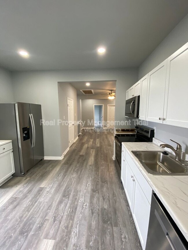 Building Photo - 22 Riverview Ave