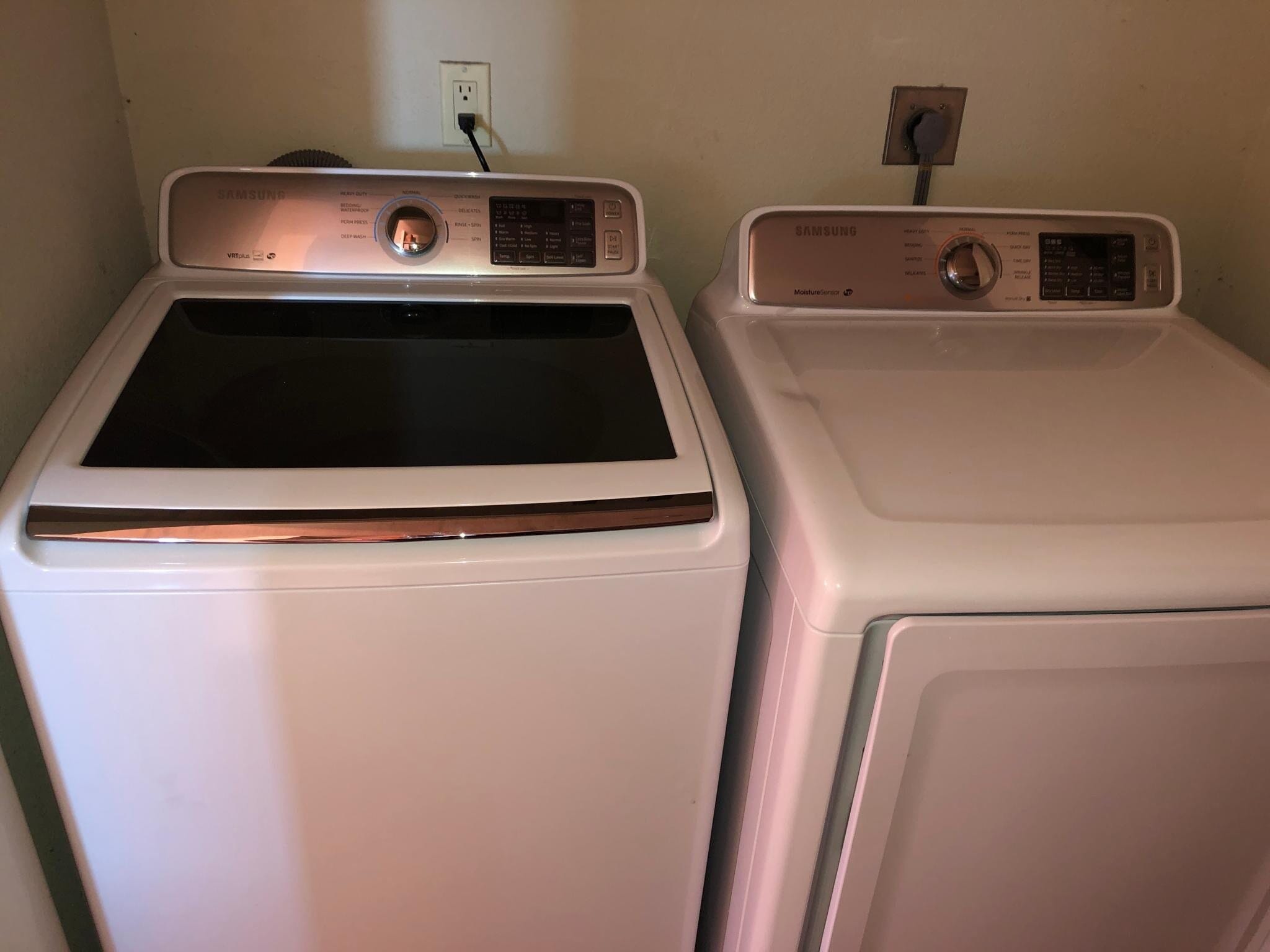 Building Photo - 1499 Essex St