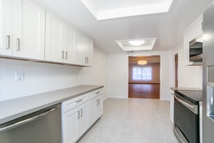 Building Photo - 9743 Reseda Blvd #3