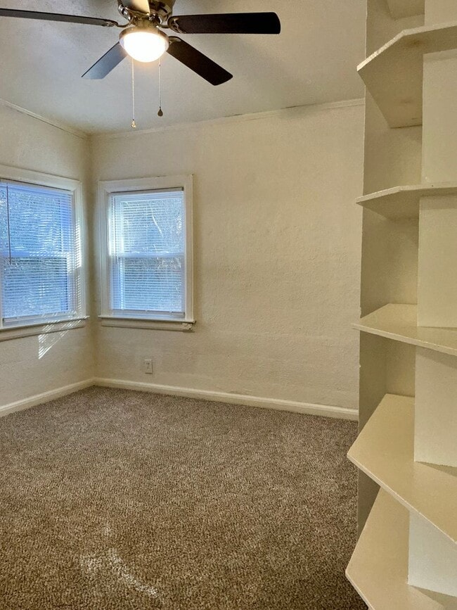 Building Photo - Available Now! *App Fees Waived for March!* 2 bedroom/1 bathroom updated home in Normaltown Avail...